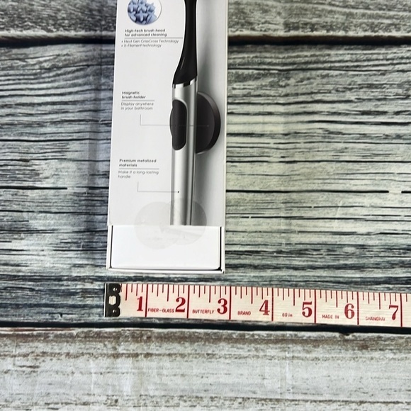 Oral-B Clic Manual Toothbrush With Extra Replacement Head And Magnetic Holder - Picture 8 of 9